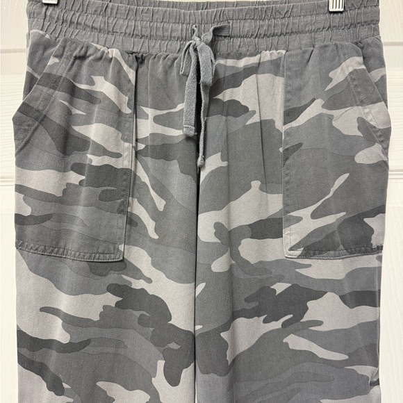 Splendid Women’s Camouflage Jogger Pants Size M - Picture 2 of 11